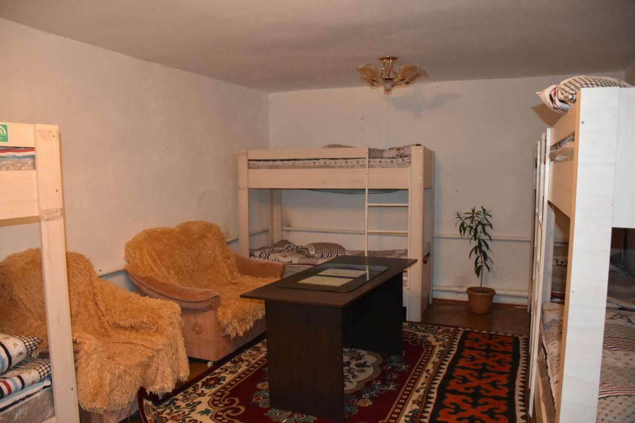 Happy Hostel In Kochkor المظهر الخارجي الصورة